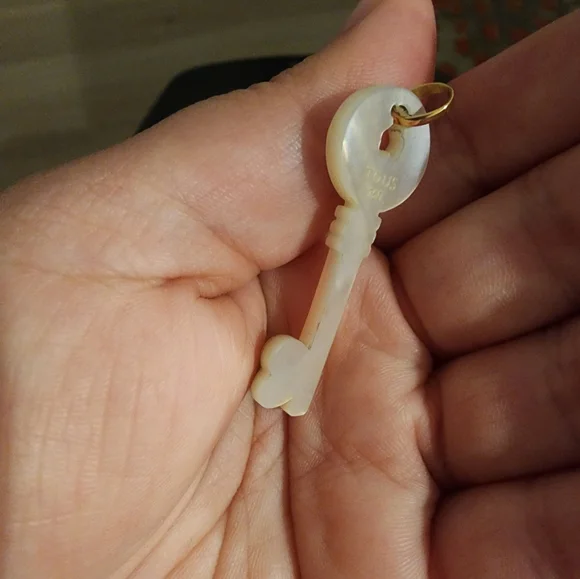 TOUS 18k gold and mother of pearl pendant
